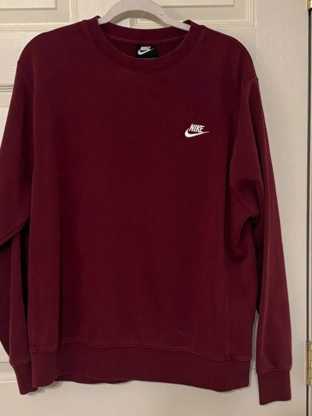Nike Crewneck Sweatshirt in Burgundy with White Logo